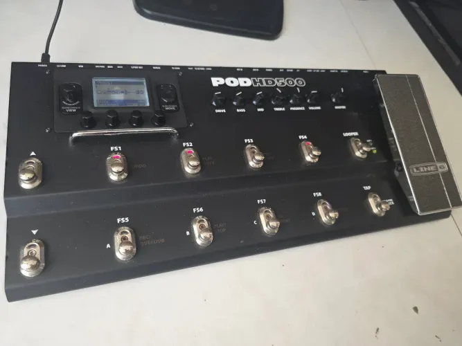 Pedaleira POD HD 500 muito conservada
