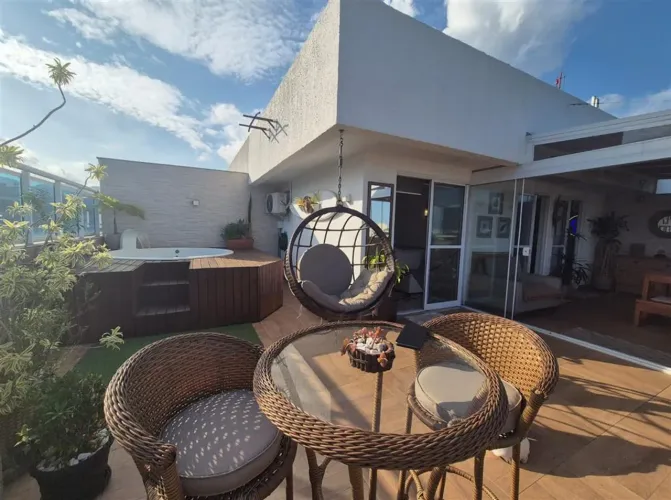 Oportunidade Locação Cobertura 4qts com piscina e churrasqueira em Condomínio Clube com tr