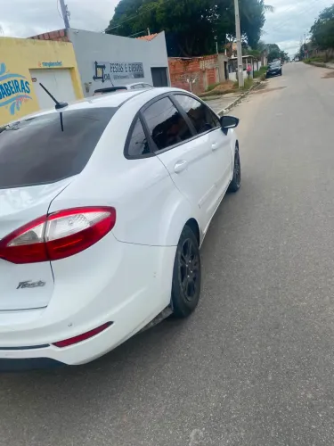 Ford Fiesta Sedan 1.6 16V Flex Aut. 2015