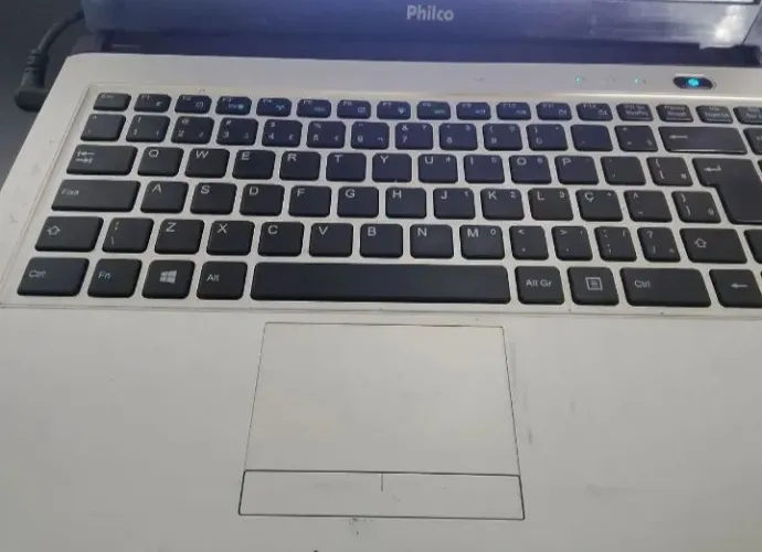 Notebook philco todo bom só 1 defeito só pega no carregador apenas isso