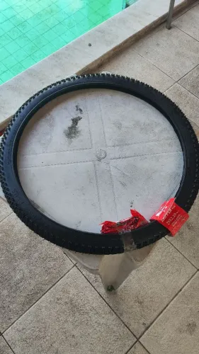 Pneu aro 29, com câmara de ar