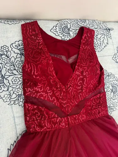 VENDE SE ROUPA DE FESTA 