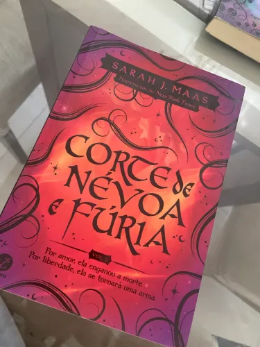 Livro Corte De Névoa e Fúria