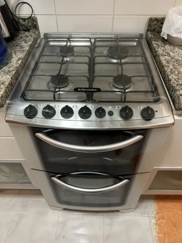 Fogão Electrolux 56DT usado, funcionando em Porto Alegre
