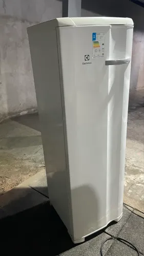 Freezer congelador Eletrolux 110 volts do grande