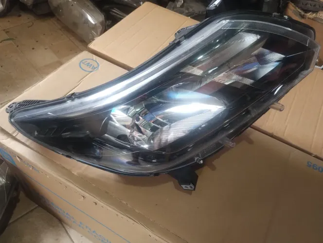 Farol da S10 2018 Sem LED lado direito.