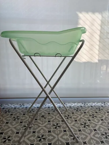 Banheira de bebê com suporte