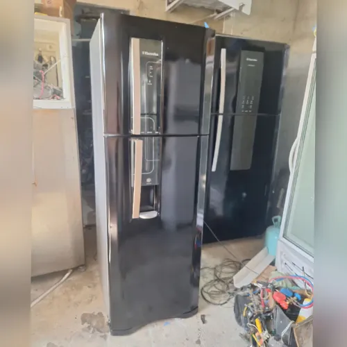 Geladeira preta dispenser de água 380L-Com garantia