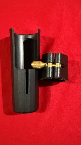 Abraçadeira e cobre boquilha de tenor da BG
