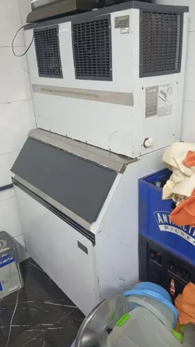 Máquina de fazer gelo 