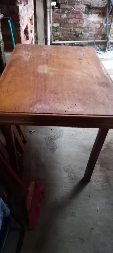 Mesa e cadeiras