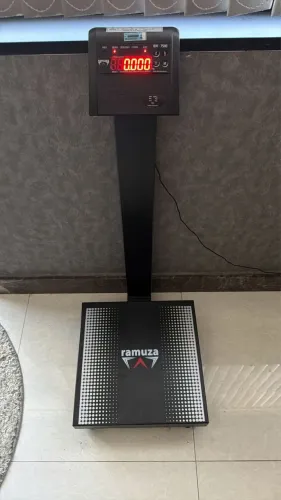 Vendo Balança Ramuza Profissional academia, clínicas, consultórios até 200kg suporta