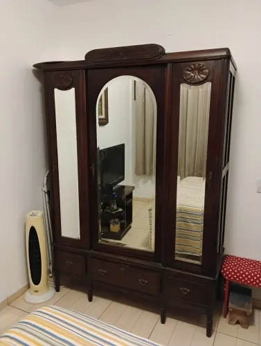 Antigo guarda roupa arte nouveau