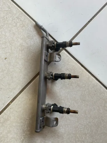 Vendo os bicos do kwid com flauta 