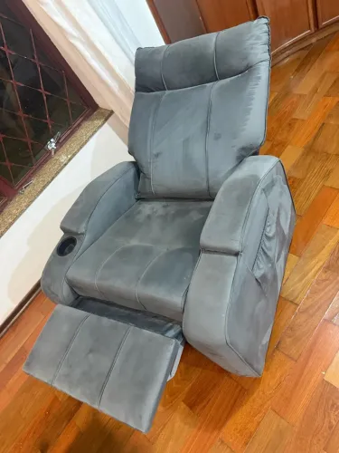 Poltrona reclinável seminova sem defeitos