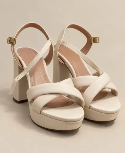 Sandália Via Scarpa plataforma off white nº 34