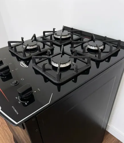 Fogão com mesa de vidro