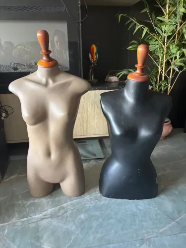 Kit 2 Manequins de Busto Feminino para Loja / Exposição - Usados