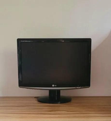 Monitor LG Flatron w1752t - leia a descrição