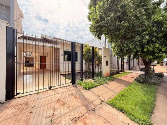 Casa para alugar em Maringá, Jardim Fregadolli, com 3 quartos, com 99.46 m²