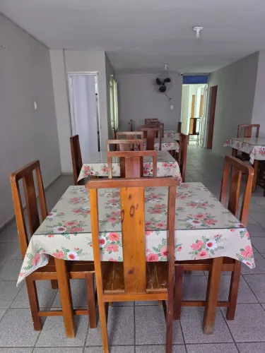 Mesa com 4 cadeiras