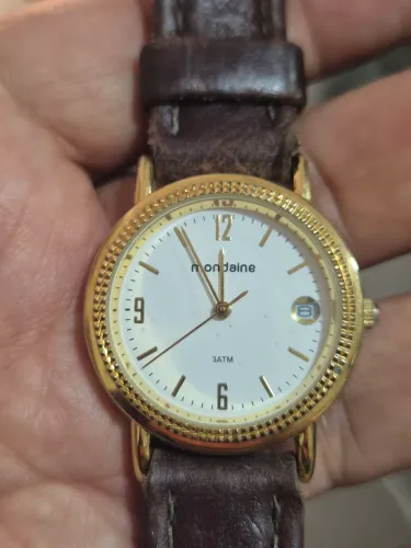 Relógio MONDAINE DOURADO À QUARTZ - MUITO NOVO