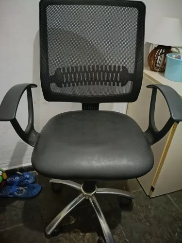 Vende-se cadeira de escritório, muito confortável!