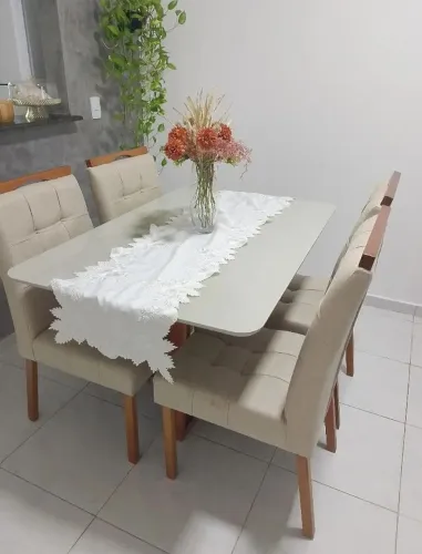 Mesa de jantar 4 cadeiras em madeira