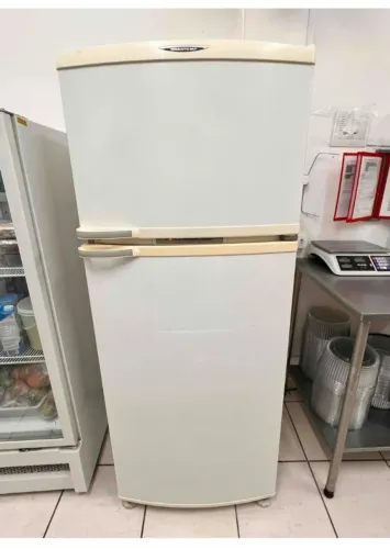 Vendo geladeira Brastemp frost free funcionando perfeitamente em excelente estado
