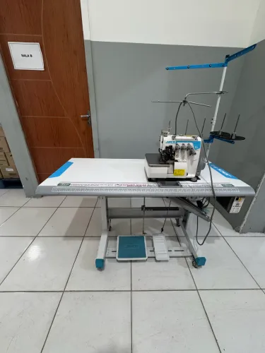 Maquina de costurar completa com mesa - Ponto cadeia, Over 4 fios, Jack E4S-110v