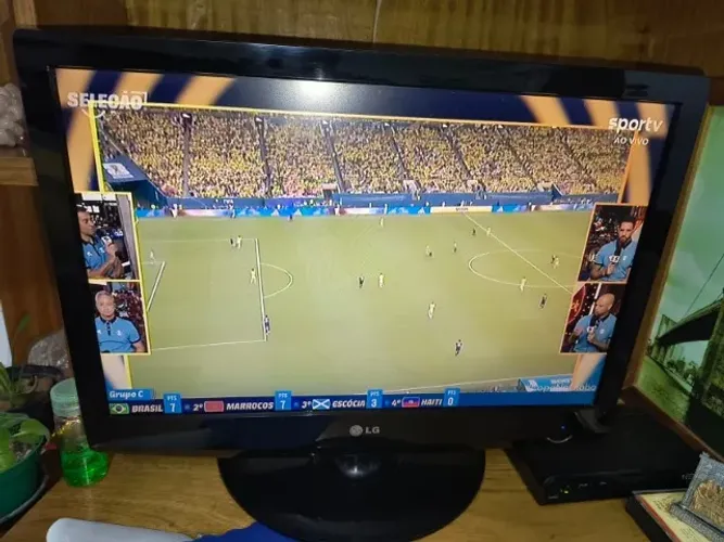 TV Monitor LG 22" (Modelo 22LG30R) - Ótimo Estado!