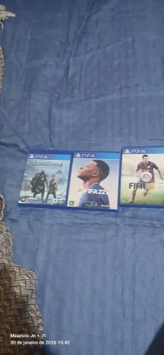 Estou vendendo 3 jogos PS4 valor 250