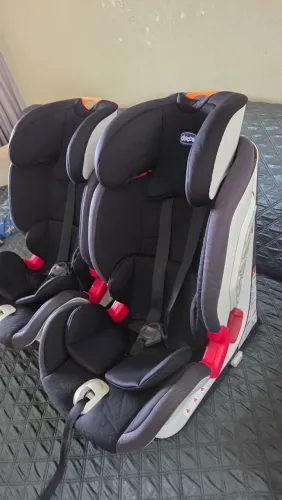 Chicco Yoniversse de 0 a 36kg com Isofix, Semi nova.