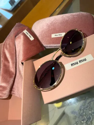 Óculos de Sol Luxo MIUMIU Grife Italiana ORIGINAL, caixa + certificado + case + flanela