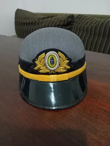Quepe feminino semi-novo