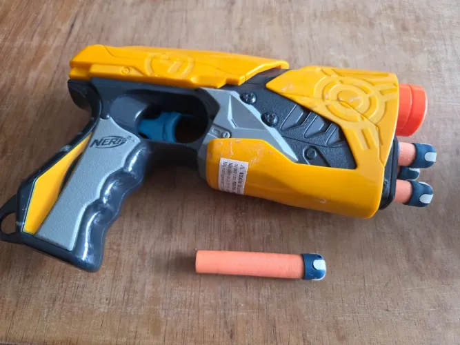 ? Pistola Nerf N-Strike - R$ 30