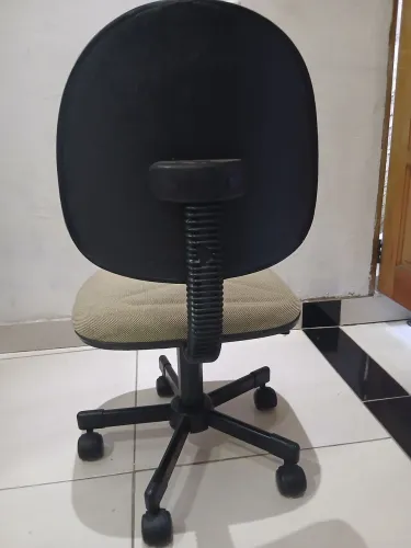 Duas cadeiras giratória