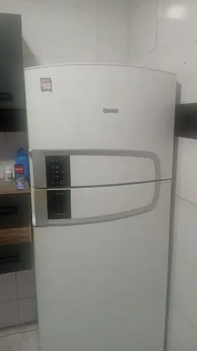 Vende-se geladeira com motor queimado