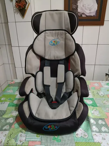 Cadeirinha de bebê 05 a 36 kl ( para carro)