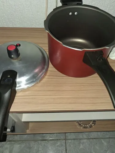 Panela de pressão antiaderente