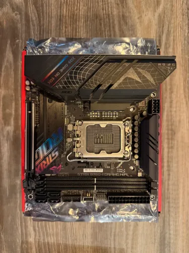 Placa mãe Asus ROG Strix B760i mini ITX. *LEIA O ANUNCIO*