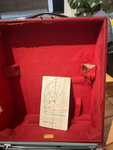 Maquina de escrever Olivette Studio 44