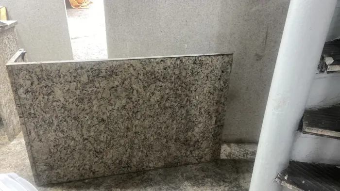 Pedra de granito em perfeito estado