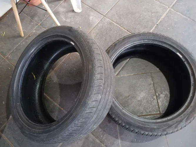 Oportunidade vendo 2 pneus baratos meia vida 234/45/R19 Scorpions