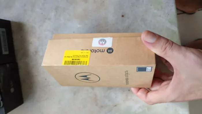 Caixa moto Edge 30 nova