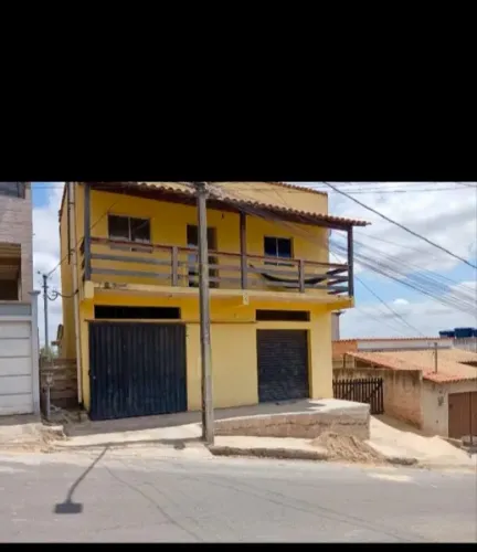 CASA 02 QUARTOS E GARAGEM