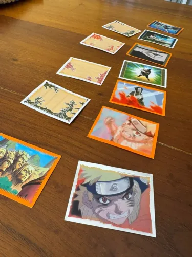 Kit Naruto - 14 Figurinhas + 2 Brilhantes + Cards (bônus) - Colecionador