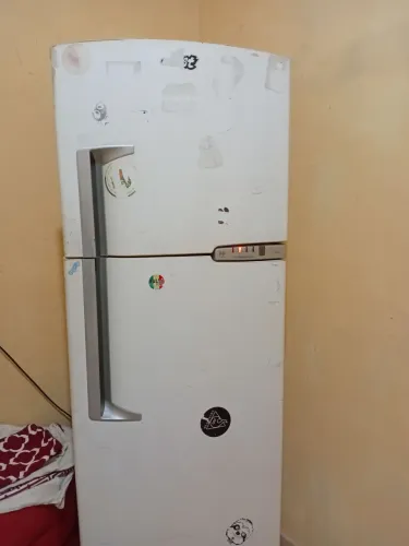 Geladeira  ligando perfeitamente , só nao esta  passando refrigeração na parte de baixo