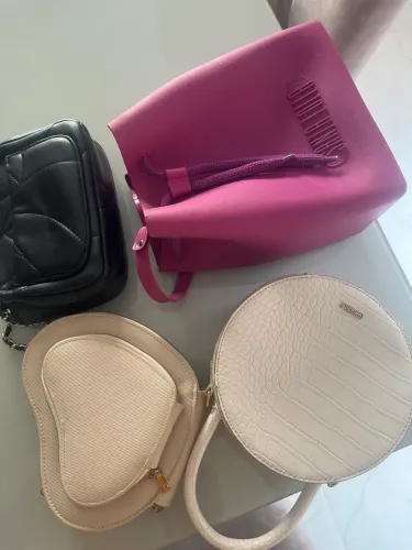 4 bolsas por apenas R$ 150.00