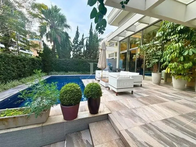 Casa à venda em Jurerê Internacional, Florianópolis/SC, com 3 suítes